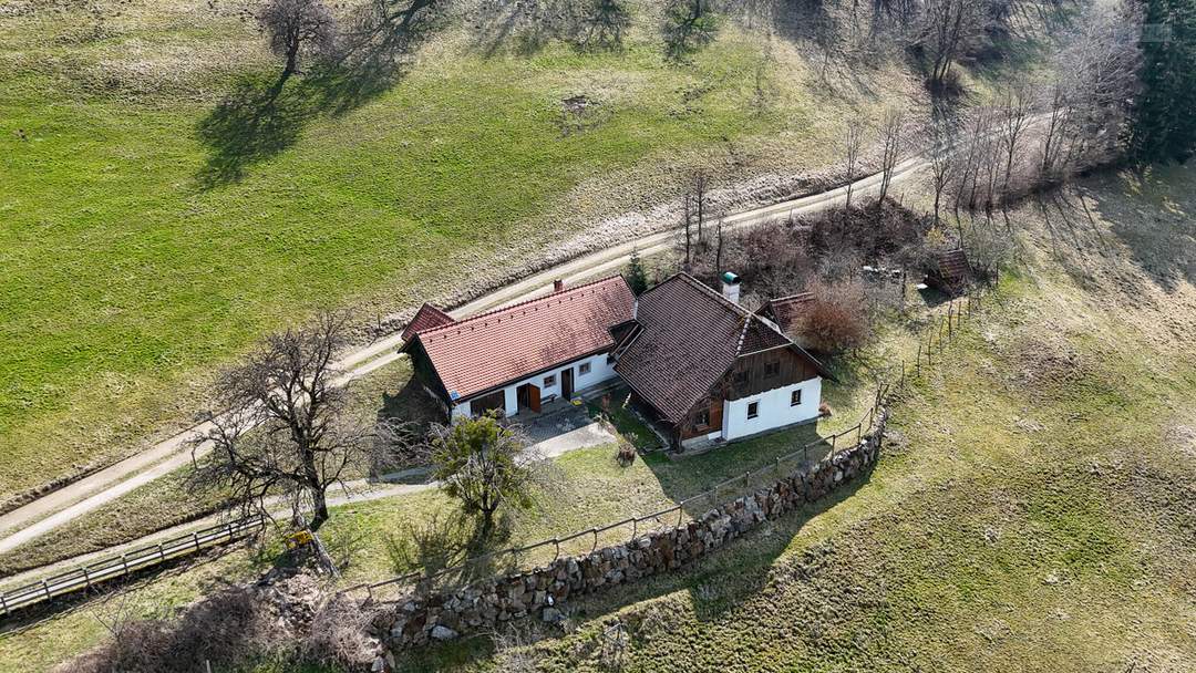 RARITÄT IN ABSOLUTER EINZELLAGE: IDYLLISCHES HIDEAWAY MIT NEBENGEBÄUDE &amp; GROSSEM POTENZIAL