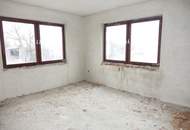 Geräumiges, voll unterkellertes Wohnhaus - zum fertigstellen!