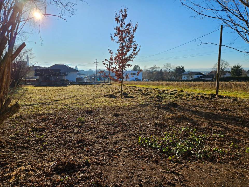 Baugrund mit Ferienhaus in Ostermiething