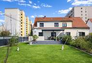 Stilvolle Doppelhaushälfte mit Garten, Designküche und überdachter Terrasse