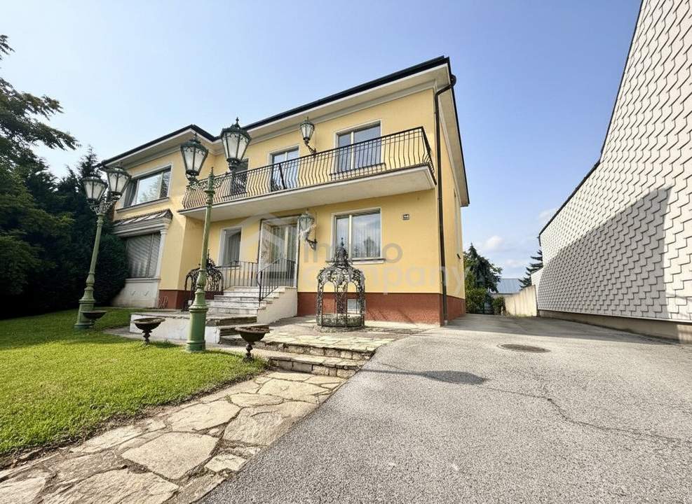 Traumhaftes Mehrfamilienhaus in Lassee (Wien Umgebung): 9 Zimmer, Garten, Balkon und mehr!