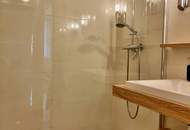 Neuer Preis - 3 getrennte Zimmer mit großer Loggia zum Innenhof