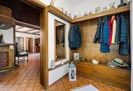 "Großzügiges Grundstück mit Pferdehof und sanierungsbedürftigem Haus – nur Minuten von Wien entfernt"