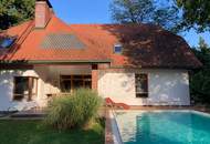 Landhausvilla mit grossem Pool und parkähnlichem Garten in zentraler Villenlage (Provisionsfrei)