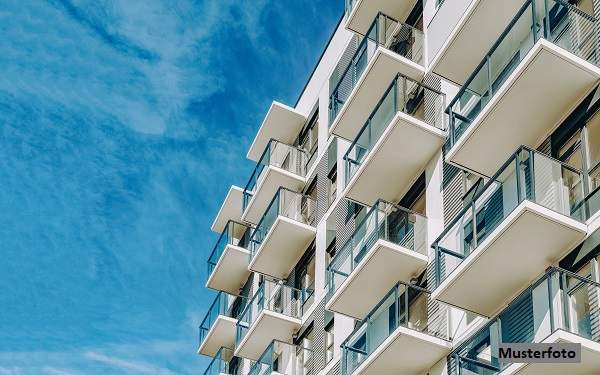 Hochgelegene 2-Zimmer-Wohnung mit Balkon und großartiger Aussicht