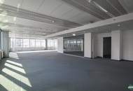 Modernes Büro mit Balkon im Saturn Tower