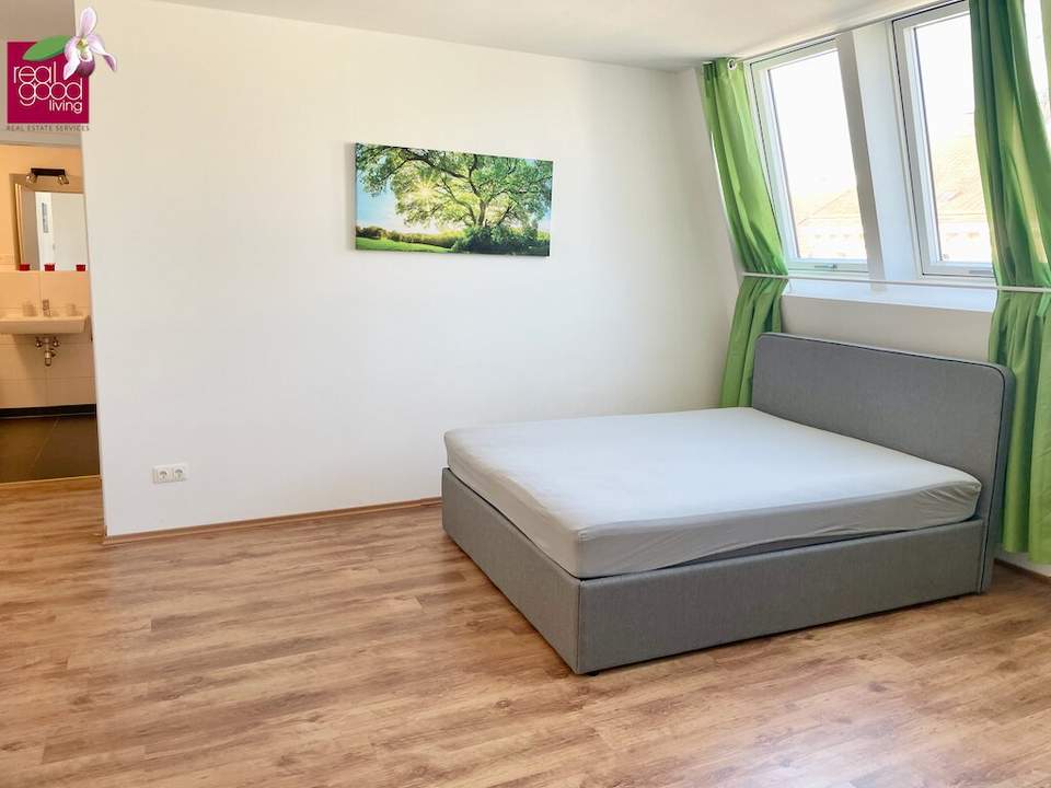 Neubau-Apartment mit Balkon in repräsentativen Gründerzeithaus