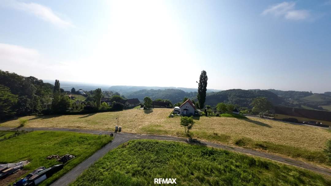 Wohnen wo andere Urlaub machen - Grundstücke am Graßnitzberg in ruhiger Lage zu verkaufen