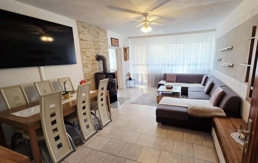 Vierzimmer- Eigentumswohnung mit Garage