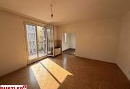 Sanierungsbedürftige 2 Zimmerwohnung mit hofseitigen Balkon - freier Mietzins