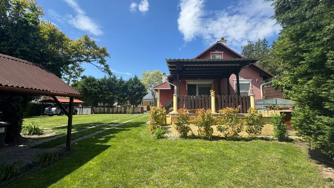 Frühlingszauber In UNGARN bei der Österreichischen Grenze! Doppelgrundstück | neue Küche | Pool | Brunnen | niedrige Betriebskosten | großzügiger Garten | 2 Carports