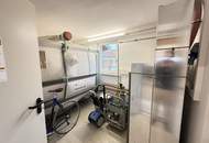 Bungalow mit großzügigem Nebengebäude, Terrasse und nachhaltiger Heiztechnik