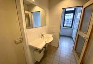 +++ ZENTRALE LAGE +++ Lichtdurchflutetes Büro in gut angebundener Lage