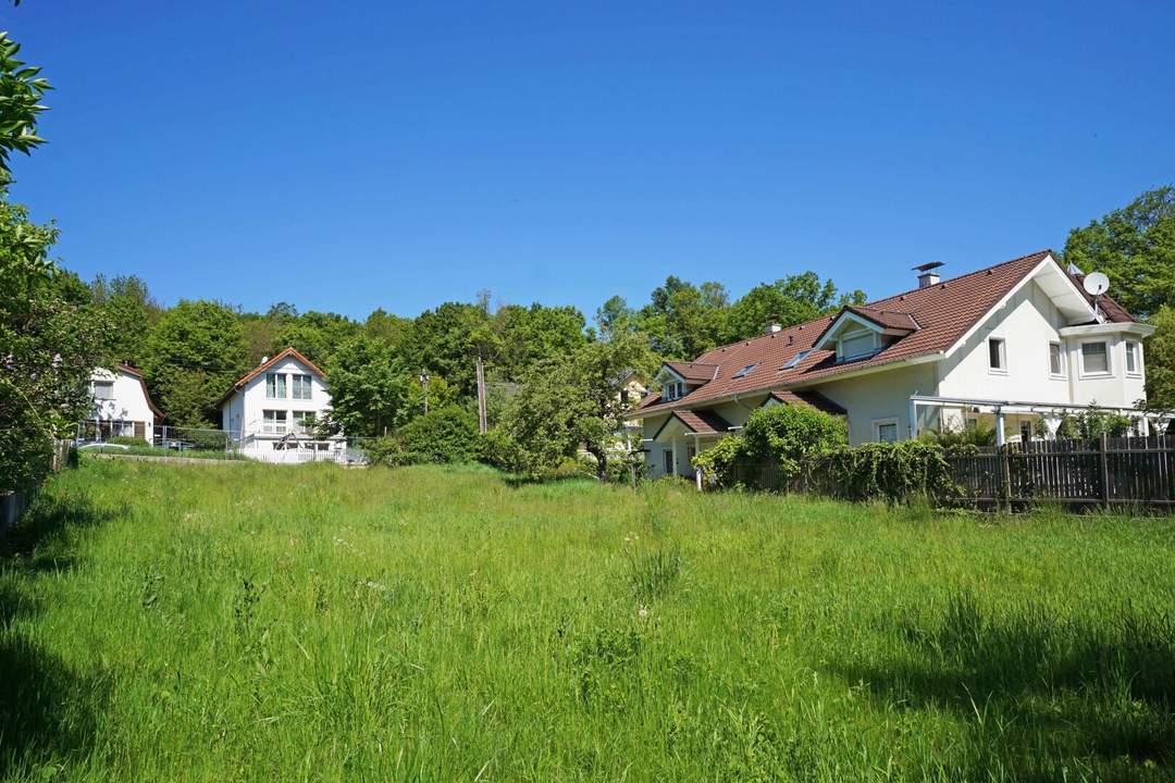 Idyllisches Baugrundstück mit Ganztagssonne am Waldrand – Ruhelage nur 5 km von Wien!