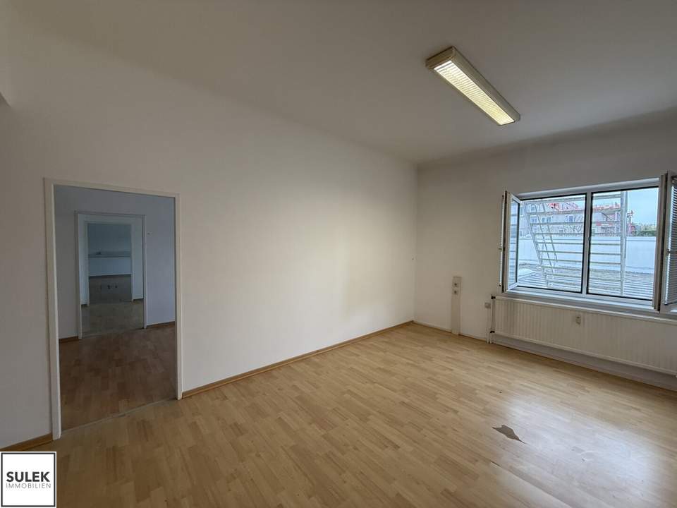 **VIDEOBESICHTIGUNG** Flexible Gewerbeflächen + Parkplätze (optional) mit perfekter Anbindung in Vösendorf kurzfristig mieten!