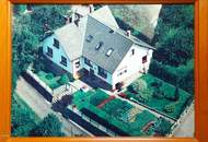 2 große Häuser nebeneinander, Fernblick, angrenzender Wald 7ha optional