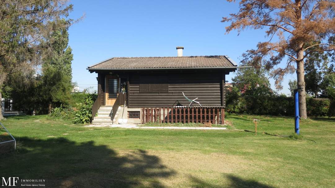 Urbanes Wohnen mit großem Garten mit kleinem Einfamilienhaus in Essling