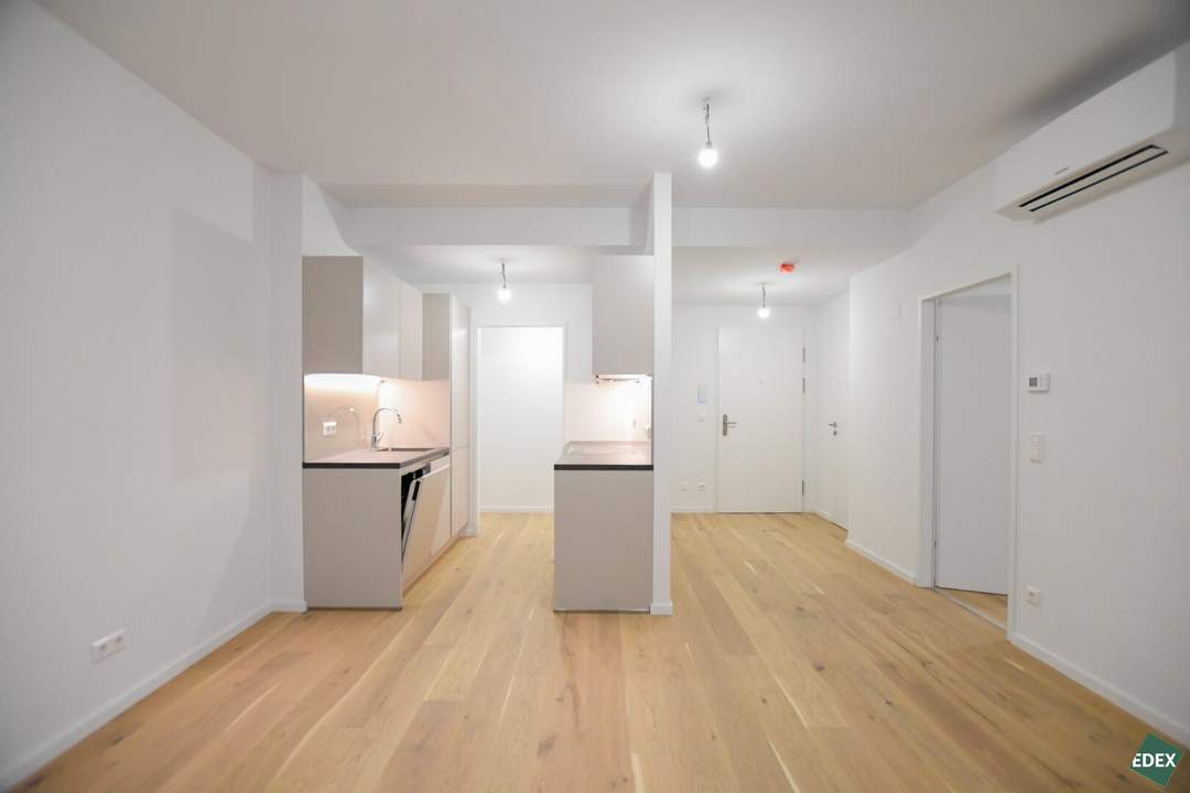 Erstbezug nach Sanierung: Schöne 2 Zimmer-Wohnung mit Loggia und Top-Anbindung