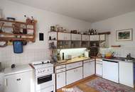 Ein Garten, der bleibt – Zweifamilienhaus mit außergewöhnlichem Naturgarten & Swimmingteich in Gmünd