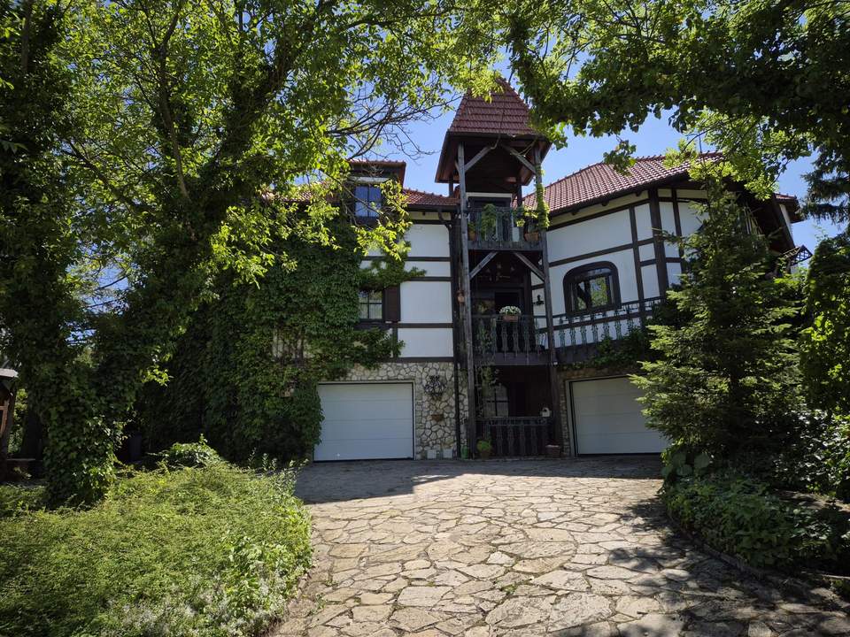 WOHNEN MIT STIL - MIT ANMUT UND CHARAKTER EINES SCHLOSSES