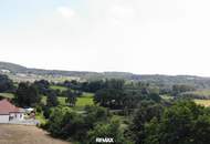 Sonniger Baugrund mit Burgblick