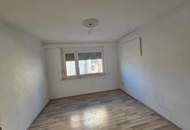 HELLE 3-ZIMMER NAHE BAHNHOF; MIT HALB OFFENER KÜCHE & FRANZÖSISCHEM BALKON