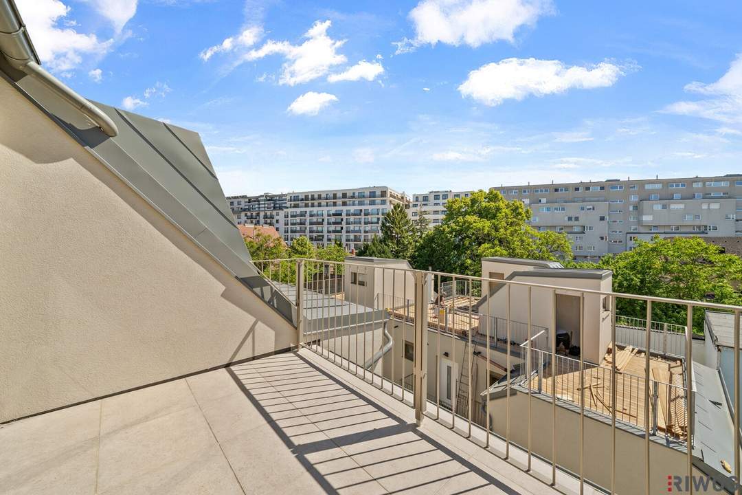 Moderne Dachgeschoss-Neubau mit XXL-Dachterrasse vielen Technischen Raffinessen in U-Bahn nähe