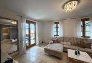 Exklusive Wohneinheit im Eckreihenhaus mit Luxusgarten &amp; Pool // Exclusive unit in a corner townhouse with a luxurious garden and pool //