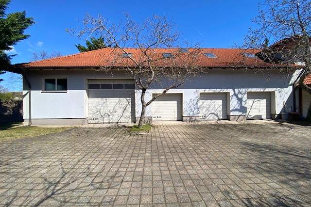 Eine Liegenschaft - viele Nutzungsmöglichkeiten! Renditeobjekt!, Kleinobjekte-kauf, 890.000,€, 2700 Wiener Neustadt(Stadt)