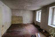 RARITÄT: Sanierungsbedürftiges Stadt-/Winzerhaus mit großem Weinkeller in Weißenkirchen