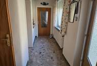 Streckhof in Moschendorf, 5 Zimmer, Wohnfläche 116 m², große Lagerflächen in den Nebengebäuden, 95.000 €
