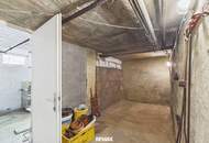 Charmantes Einfamilienhaus mit großzügigem Garten, 2 Garagen und viel Potenzial