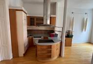 Schöne, großzügige Altbauwohnung