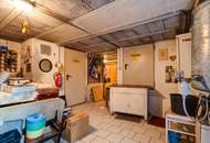 Charmantes, renovierungsbedürftiges Zweifamilienhaus in Engelhartstetten mit großen Grund, Stadel und Nebengebäuden