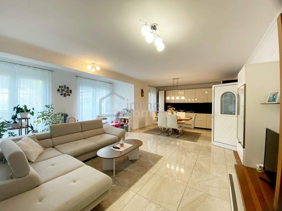 Haus für eine oder zwei Familien in einer ruhigen Sackgasse