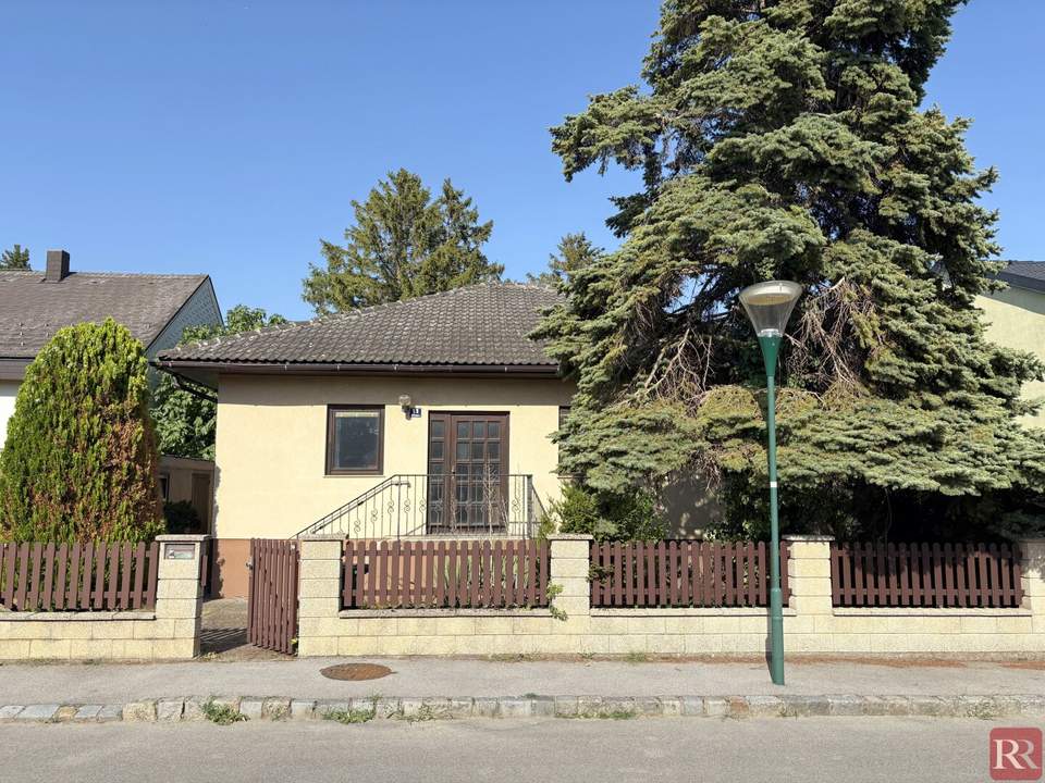 Gepflegter, vollunterkellerter Bungalow mit großem Garten in ruhiger Siedlungslage