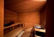 Viel barrierefreier Wohnraum, Platz für gemeinsame Werte und Indoor-Pool // Much barrier-free living-space, room for shared values, and indoor pool //