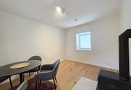 Klein - Fein - Mein - Tolles Klein- Wohnhaus mit angepasstem Grundstück samt Gartenhütte, Parkplatz und Abstellfläche