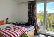 Familienwohnung: Schöne 5-Zimmer-Maisonette-Wohnung mit Balkon und Terrasse direkt an der Donau