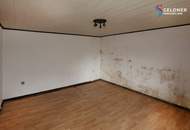 Altes Haus, 5 Zi, teilweise renoviert, Fenster & Türen erneuert, Dach neu eingedeckt, Carport