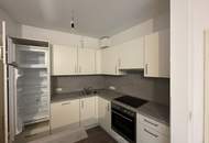 KARLSPLATZ IS CALLING: ruhige 2 Zimmer-Wohnung mit Gemeinschaftsdachterrasse!