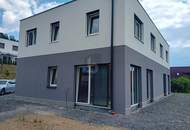 Preisreduktion! MODERNES DOPPELHAUS IN RUHIGER SONNENLAGE MIT PV-ANLAGE UND CARPORT