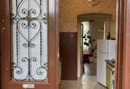 WUNDERBARES HAUS, BESTE LAGE! Letzter Altbaustock mit Lift! Wohnung mit Sanierungsbedarf!