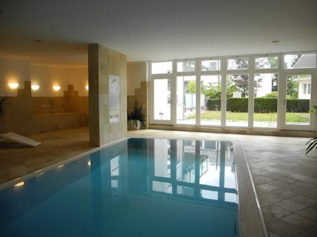 Exklusives, möbliertes Terrassenapartment in den Wiener Weingärten mit *Indoor-Pool*