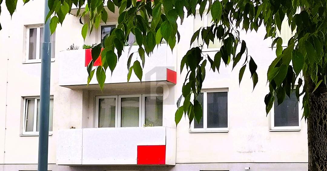 GERÄUMIG - VERKEHRSGÜNSTIG - MIT BALKON