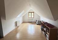 SOLIDES, LEISTBARES WOHNHAUS MIT CARPORT UND LAUBE IN BEGEHRTER, NATURNAHER WOHNLAGE DIREKT AM WASSER IN TRAUMHAFTER AUSSICHTSLAGE AN DER KREMS