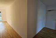 Kleine 2 Zimmerwohnung mit großem Westbalkon und Einbauküche!