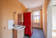 ++Q18++ Renovation-required 2.5-room old building flat with great conversion potential