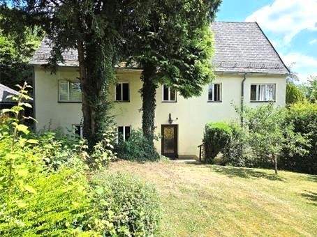 Ein-/Zweifamilienhaus mit Aussicht und Garage auf 788 m² Grund
