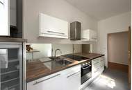 Wunderschöne 2-Zimmer Altbauwohnung mit Flair - UNBEFRISTET // Beautiful 2-Room Apt. in Century Building with flair - UNLI. RENT //